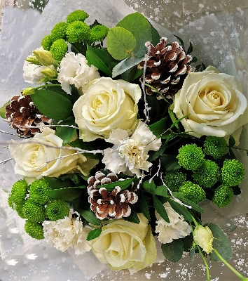 Florist Choice Xmas Handtied